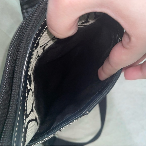 Authentic Coach Signature Black Cavan Leather Crossbody Messenger Bag - Picture 5 of 7